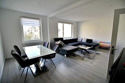 Wohnzimmerblick - 2 Zimmer Etagenwohnung zur Miete in Bremen