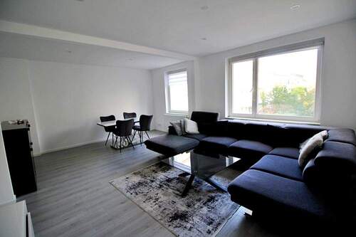 Blick ins Wohnzimmer - 2 Zimmer Etagenwohnung in Bremen