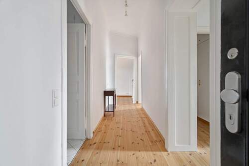 Flur - Etagenwohnung mit 138,70 m&sup2; in Berlin / Niederschönhausen zum Kaufen