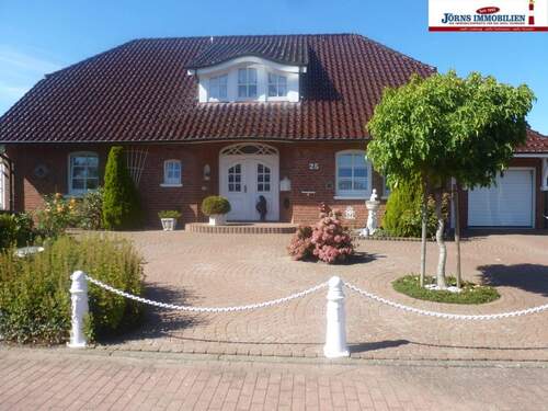 Vorderansicht - 'SAHNESTÜCK'! Apartes Zweifamilienhaus in ruhiger Lage in Burg