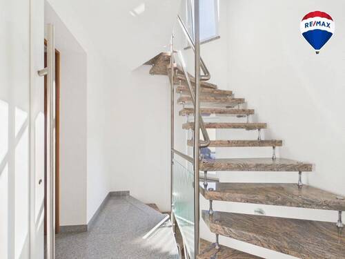 REMAX Immobilien DeLux Wohnung in Hilbringen zu vermieten - 