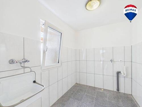 REMAX Immobilien DeLux Wohnung in Hilbringen zu vermieten - 