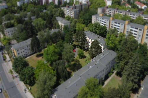 Innenhof und Wohnanlage - Vermietet: 2,5-Zimmer-Wohnung im 1. OG mit Balkon und Kellerabteil in Marienfelde