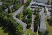 Grundstück und Straße - 