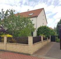 Weinböhla: Reihenendhaus mit schönem Grundstück in ruhiger Wohnlage