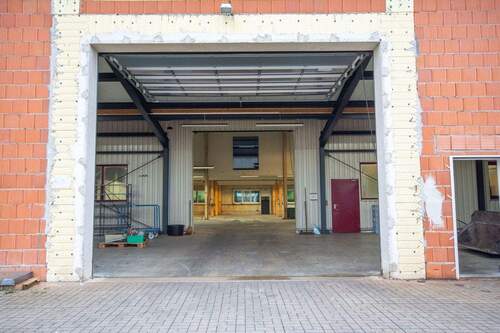 Einfahrtstor - Halle in Thalmässing zur Miete