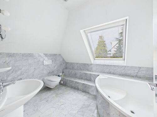 Großes Tageslichtbad DG - 