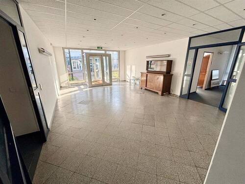Eingangsbereich/Empfang - 1 Zimmer Büro zur Miete in Schkeuditz