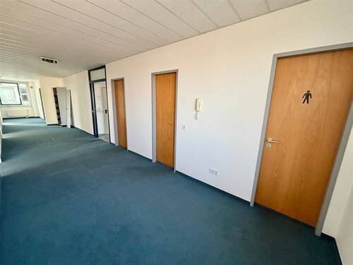 Flur mit getrennten WC - 