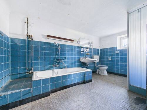 REMAX Immobilien DeLux Einfamilienhaus Badezimmer Schmelz Mark Borowicz - Doppelhaushälfte mit 182,00 m&sup2; in Schmelz zum Kaufen