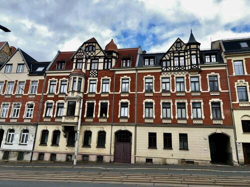 Vordereingang zum Neubau - Etagenwohnung mit 50,90 m² in Plauen zum Kaufen