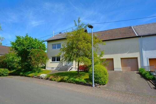 Hinterweiler 1.JPG - Ruhig gelegenes Einfamilienhaus mit Terrasse, Garagen und Garten in Hinterweiler