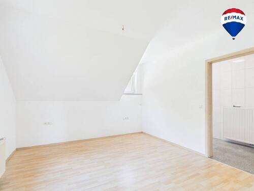 REMAX Immobilien DeLux Wohnung in Hilbringen zu vermieten - 3 Zimmer Etagenwohnung zur Miete in Merzig / Hilbringen