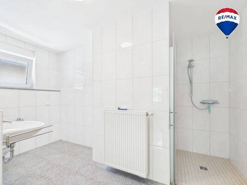 REMAX Immobilien DeLux Wohnung in Hilbringen zu vermieten - 