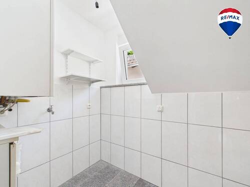 REMAX Immobilien DeLux Wohnung in Hilbringen zu vermieten - 