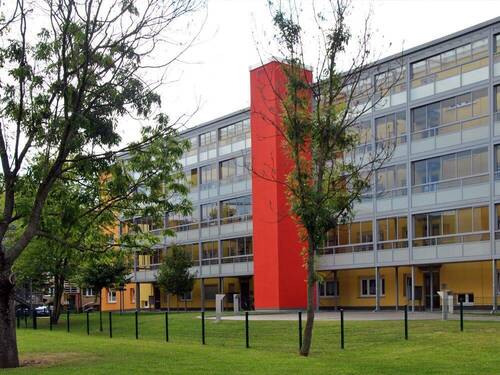 Hausansicht - Beliebte 2-Raum-Wohnung in Bestlage