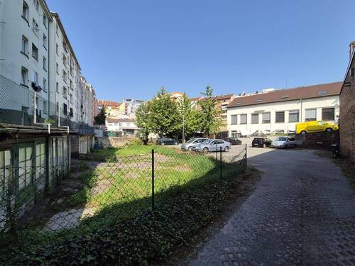 Stellplätze - Mehrfamilienhaus, Wohnhaus in Pforzheim zum Kaufen