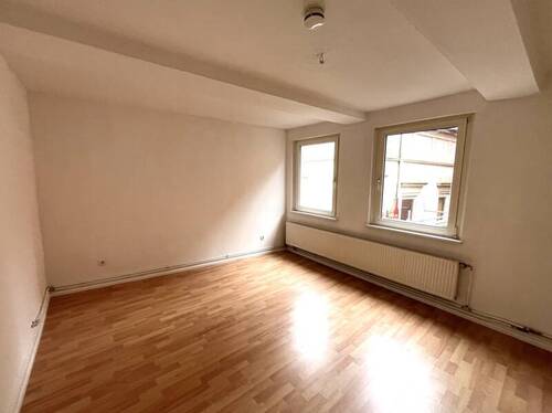 aktuell nicht vermietete Wohnung im OG - Wohnzimmer - 