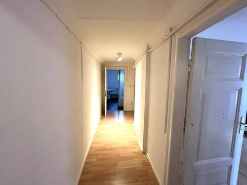 aktuell nicht vermietete Wohnung im OG - Flur - 