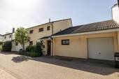 Front - *** NORDWOLLE - 127 m² - 5 ZIMMER - 2 BÄDER - GARTEN und GARAGE - BALKON mit CHARME ***