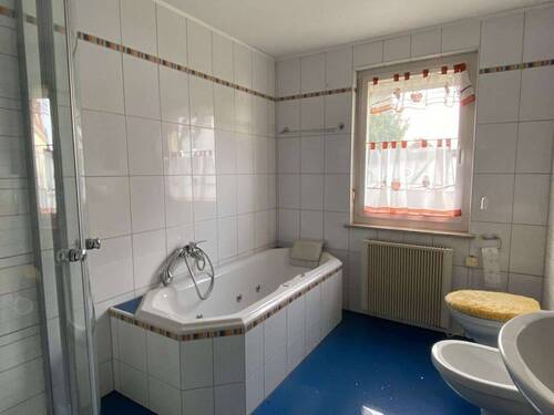 Badezimmer - 4 Zimmer Einfamilienhaus in Lichtenfels
