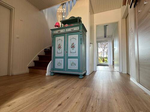 Flur EG - 5 Zimmer Einfamilienhaus in Weener