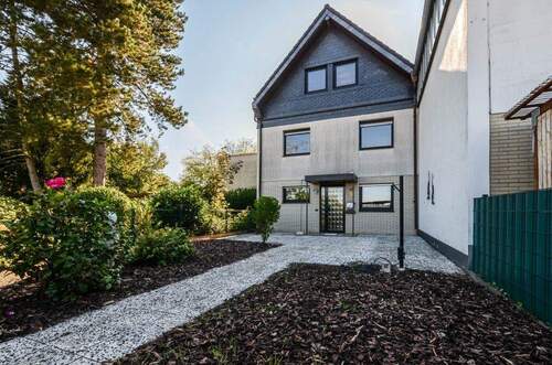 Hausansicht_03 - Großzügiges Reihenhaus in Leverkusen-Rheindorf * 5-Zi * ca. 151,38 m² Wfl. * ca. 84,64 m² Nutzfl. * Einzelgarage * Da...