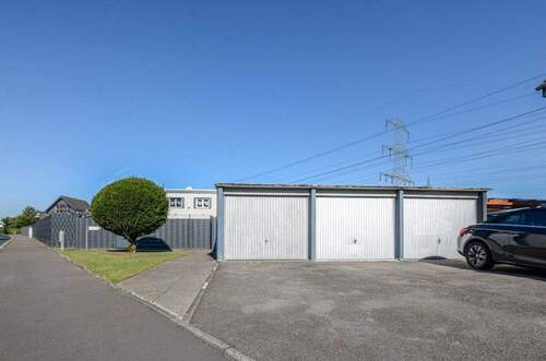 Garagenhof_02 - 5 Zimmer Reihenmittelhaus in Leverkusen