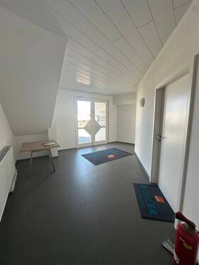 Eingangsbereich - Büro mit 295,00 m&sup2; in Leinburg zur Miete