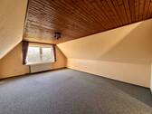 Zimmer im Dachgeschoss - 