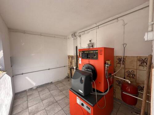 Heizungsraum mit Waschmaschinenanschluss - 
