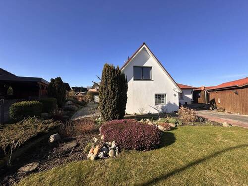 Haus mit großem Vorgarten - 5 Zimmer Einfamilienhaus zum Kaufen in Ahrensbök