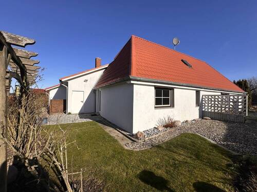 Haus hinten mit Anbauten - 