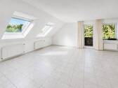 Wohnzimmer - Bezugsfertige 3-Zimmer-Wohnung mit Balkon in Leverkusen-Pattscheid