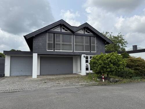 Straßenseite Bürohaus - 6 Zimmer Mehrfamilienhaus, Wohnhaus zum Kaufen in Geldern / Kapellen