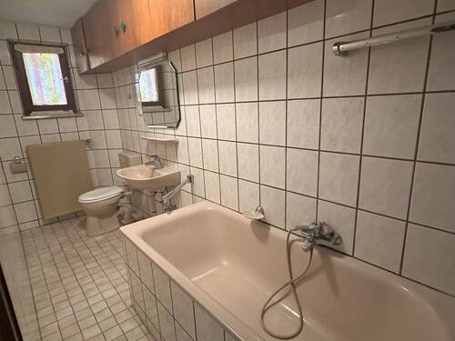 Bad mit Wanne im EG - 