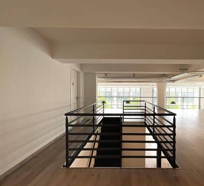 Treppe zur Galerie - 
