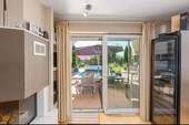 EG Kamin und Ausgang zur Terrasse - 