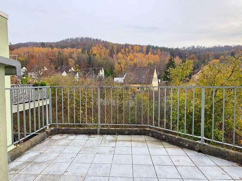 Balkon mit Veste-Blick - 2 Zimmer Etagenwohnung zum Kaufen in Coburg