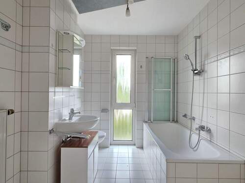 Badezimmer inkl. Waschmaschinenanschuss - 