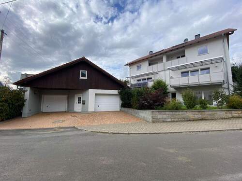 Haus mit Doppelgarage - Doppelhaushälfte mit 135,00 m&sup2; in Jena zur Miete