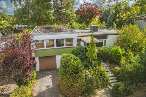 Drohnenansicht - Sonniges Anwesen mit Traumgrundstück in sanierungsbedürftigem Zustand