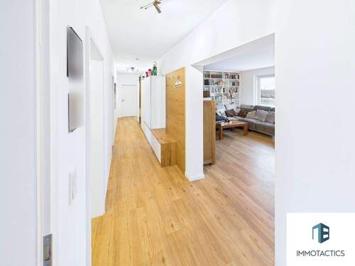 Flur/Diele - 4 Zimmer Etagenwohnung zum Kaufen in Hackenheim