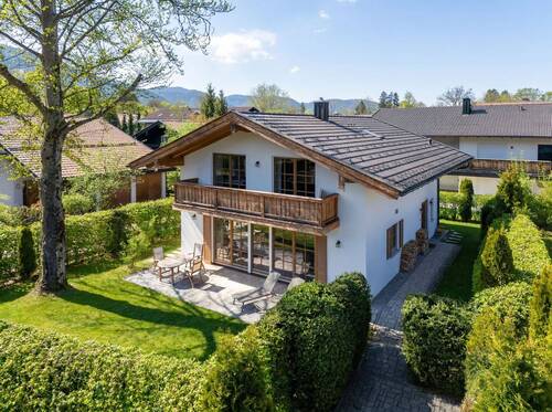 Außenansicht. - Traumhaftes Familienhaus. Modern und zeitlos in Bestlage.