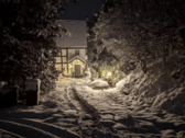 Hausansicht im Winter - Historischer Resthof mit Fachwerkensemble und außergewöhnlichem Naturareal