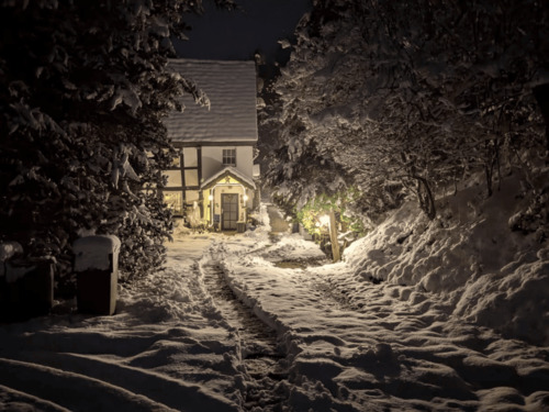 Hausansicht im Winter - Historischer Resthof mit Fachwerkensemble und außergewöhnlichem Naturareal