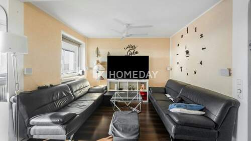 Wohnzimmer 1 - Charmante 3-Zimmer-Wohnung mit Wintergarten und Sauna in begehrter Lage von Detmold