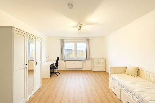 Zimmer - WG: Liebevoll eingerichtetes, ruhiges WG-Zimmer in Milbertshofen