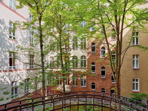 Blick in den Innenhof - 7 Zimmer Etagenwohnung in Berlin