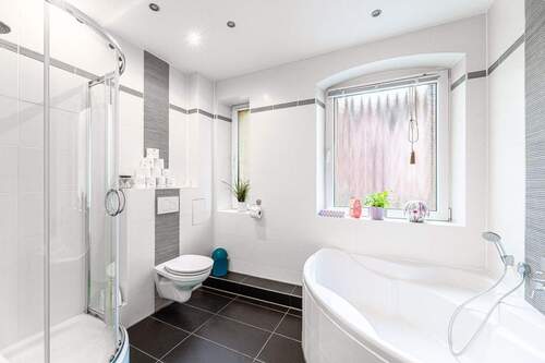 Badezimmer - 4 Zimmer Etagenwohnung zum Kaufen in Nürnberg